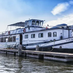 2* Botel Nova